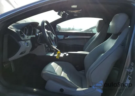 2015 Mercedes-Benz C 250 из США, поврежденный, VIN WDDGJ4HB2FG378609